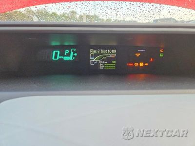 Zdjęcie 9 z 12 samochodu: 2012 TOYOTA PRIUS C TWO VIN:JTDKDTB36C1508039 - miniatura