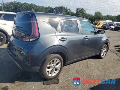 Czwarte zdjęcie samochodu z boku: 2023 KIA SOUL LX VIN:KNDJ23AU6P7879507 - miniatura