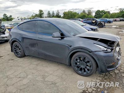 Czwarte zdjęcie samochodu z boku: 2024 TESLA MODEL Y VIN:7SAYGAEEXRF027605 - miniatura