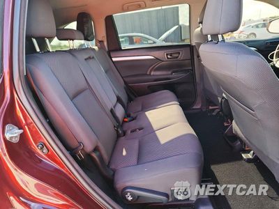 Zdjęcie 11 z 14 samochodu: 2018 TOYOTA HIGHLANDER LE VIN:5TDZARFH4JS034222 - miniatura