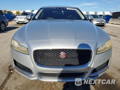 Piąte zdjęcie samochodu w środku: 2017 JAGUAR XF PREMIUM VIN:SAJBD4BVXHCY42479 - miniatura
