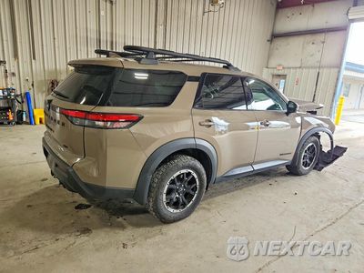 Trzecie zdjęcie samochodu z tyłu: 2025 NISSAN PATHFINDER ROCK CREEK VIN:5N1DR3BD0SC203573 - miniatura