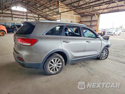 Trzecie zdjęcie samochodu z tyłu: 2018 KIA SORENTO LX V6 VIN:5XYPGDA50JG372946 - miniatura