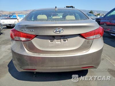 Zdjęcie 6 z 12 samochodu: 2013 HYUNDAI ELANTRA GLS VIN:5NPDH4AE7DH399199 - miniatura