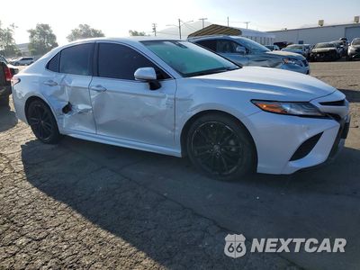 Czwarte zdjęcie samochodu z boku: 2018 TOYOTA CAMRY XSE VIN:4T1B61HK4JU141226 - miniatura