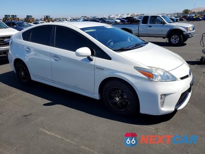 Czwarte zdjęcie samochodu z boku: 2015 TOYOTA PRIUS TWO VIN:JTDKN3DU4F0469271 - miniatura