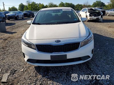 Piąte zdjęcie samochodu w środku: 2018 KIA FORTE LX VIN:3KPFK4A73JE178212 - miniatura