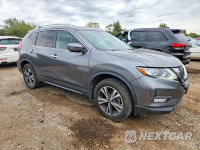 Czwarte zdjęcie samochodu z boku: 2019 NISSAN ROGUE SV VIN:5N1AT2MV5KC783696 - miniatura