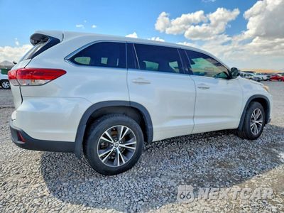 Trzecie zdjęcie samochodu z tyłu: 2017 TOYOTA HIGHLANDER LE PLUS VIN:5TDBZRFH5HS420863 - miniatura