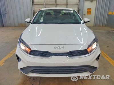 Piąte zdjęcie samochodu w środku: 2022 KIA FORTE LXS VIN:3KPF24AD9NE437636 - miniatura