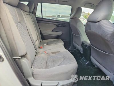 Zdjęcie 11 z 14 samochodu: 2020 TOYOTA HIGHLANDER LE VIN:5TDBZRBH8LS501841 - miniatura