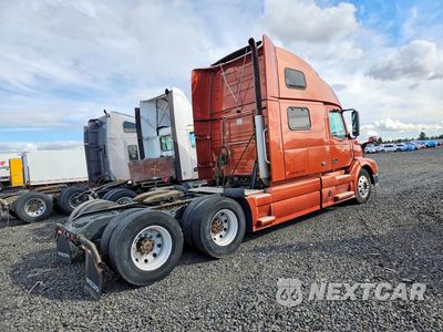 Trzecie zdjęcie samochodu z tyłu: 2016 VOLVO VNL SEMI TRUCK VIN:4V4NC9EG9GN931590 - miniatura