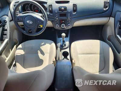 Zdjęcie 8 z 12 samochodu: 2010 KIA FORTE EX VIN:KNAFU4A2XA5103742 - miniatura