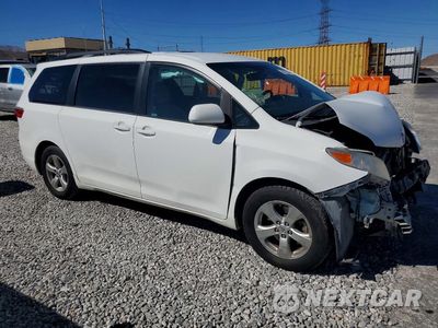 Czwarte zdjęcie samochodu z boku: 2015 TOYOTA SIENNA LE VIN:5TDKK3DC4FS587317 - miniatura