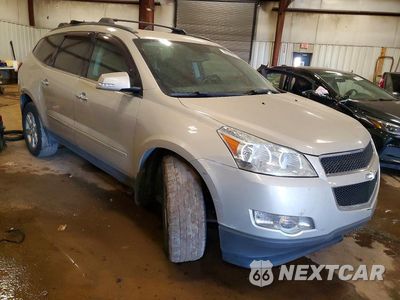 Czwarte zdjęcie samochodu z boku: 2011 CHEVROLET TRAVERSE LT VIN:1GNKVGED8BJ415182 - miniatura