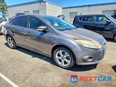 Czwarte zdjęcie samochodu z boku: 2014 FORD FOCUS SE VIN:1FADP3F23EL341623 - miniatura