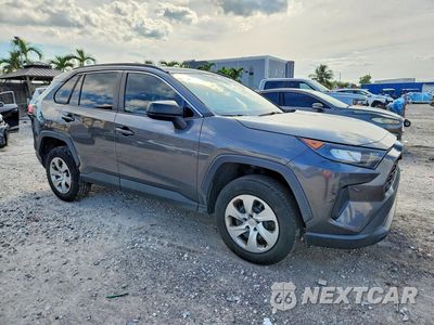 Czwarte zdjęcie samochodu z boku: 2021 TOYOTA RAV4 LE VIN:2T3H1RFV8MC131607 - miniatura