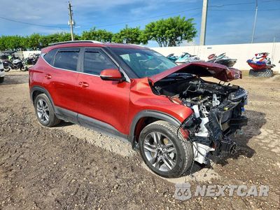 Czwarte zdjęcie samochodu z boku: 2023 KIA SELTOS S VIN:KNDEU2AA7P7429246 - miniatura