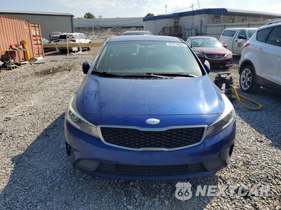 Piąte zdjęcie samochodu w środku: 2017 KIA FORTE LX VIN:3KPFK4A79HE088363 - miniatura