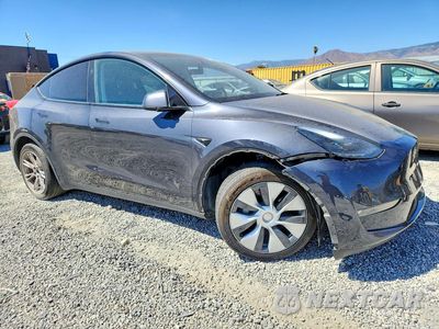 Czwarte zdjęcie samochodu z boku: 2024 TESLA MODEL Y VIN:7SAYGAEE8RF004114 - miniatura