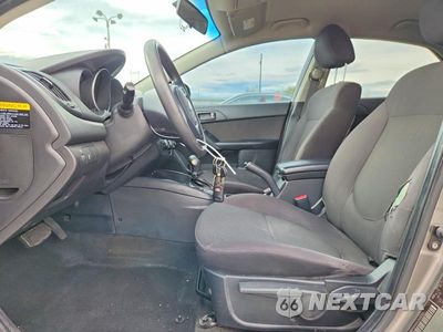 Zdjęcie 7 z 13 samochodu: 2012 KIA FORTE EX VIN:KNAFU4A2XC5632725 - miniatura
