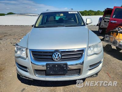 Piąte zdjęcie samochodu w środku: 2010 VOLKSWAGEN TOUAREG V6 VIN:WVGBF7A96AD003939 - miniatura