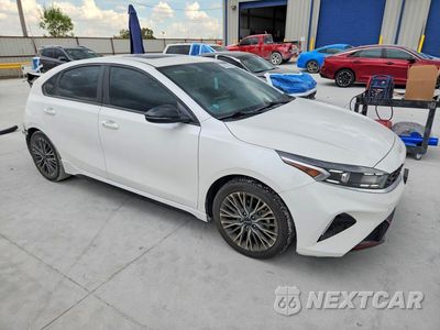 Czwarte zdjęcie samochodu z boku: 2023 KIA FORTE GT LINE VIN:3KPF54AD6PE553368 - miniatura