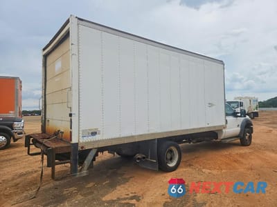 Trzecie zdjęcie samochodu z tyłu: 2015 FORD F550 SUPER DUTY BOX TRUCK VIN:1FDUF5GT1FEA32069 - miniatura