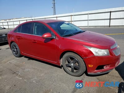 Czwarte zdjęcie samochodu z boku: 2013 CHEVROLET CRUZE LT VIN:1G1PC5SB2D7267146 - miniatura