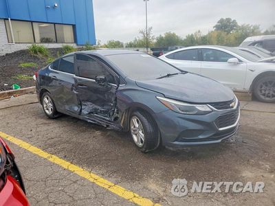 Czwarte zdjęcie samochodu z boku: 2018 CHEVROLET CRUZE LT VIN:1G1BE5SM3J7110386 - miniatura