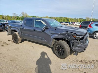 Czwarte zdjęcie samochodu z boku: 2025 TOYOTA TACOMA TRD SPORT VIN:3TMLB5JN8SM149254 - miniatura