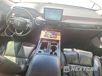 Zdjęcie 8 z 14 samochodu: 2021 LINCOLN AVIATOR RESERVE VIN:5LM5J7XC9MGL06664 - miniatura