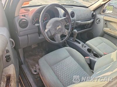 Zdjęcie 8 z 13 samochodu: 2005 JEEP LIBERTY SPORT VIN:1J4GL48K35W626210 - miniatura