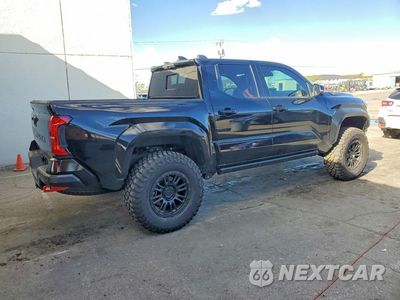 Trzecie zdjęcie samochodu z tyłu: 2026 TOYOTA TACOMA TRD PRO HV VIN:3TYLC5LN2TT060330 - miniatura
