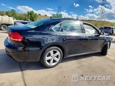 Trzecie zdjęcie samochodu z tyłu: 2015 VOLKSWAGEN PASSAT S VIN:1VWAS7A39FC110128 - miniatura