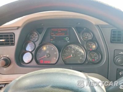 Zdjęcie 9 z 11 samochodu: 2019 PETERBILT 579 SEMI TRUCK VIN:1XPBA48X3KD478714 - miniatura