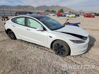 Czwarte zdjęcie samochodu z boku: 2024 TESLA MODEL 3 VIN:5YJ3E1EA0RF833835 - miniatura