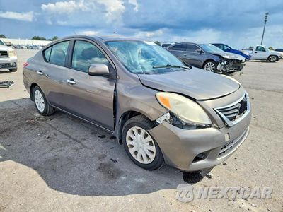 Czwarte zdjęcie samochodu z boku: 2012 NISSAN VERSA 1.6 S VIN:3N1CN7AP1CL868893 - miniatura