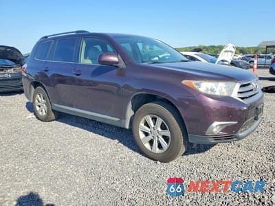 Czwarte zdjęcie samochodu z boku: 2013 TOYOTA HIGHLANDER SE VIN:5TDBK3EH7DS226798 - miniatura