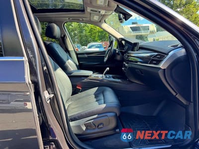 Zdjęcie 9 z 13 samochodu: 2016 BMW X5 XDR40E VIN:5UXKT0C59G0S77441 - miniatura