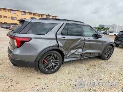 Trzecie zdjęcie samochodu z tyłu: 2026 FORD EXPLORER ST VIN:1FMWK8GC0TGC24010 - miniatura
