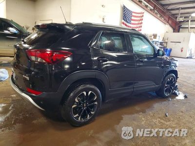 Trzecie zdjęcie samochodu z tyłu: 2022 CHEVROLET TRAILBLAZER LT VIN:KL79MPSL0NB080145 - miniatura