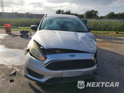 Piąte zdjęcie samochodu w środku: 2016 FORD FOCUS S VIN:1FADP3E22GL281189 - miniatura