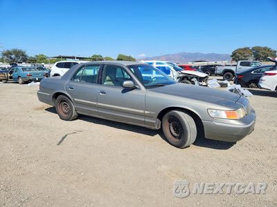Czwarte zdjęcie samochodu z boku: 2000 MERCURY GRAND MARQUIS GS VIN:2MEFM74W1YX678578 - miniatura