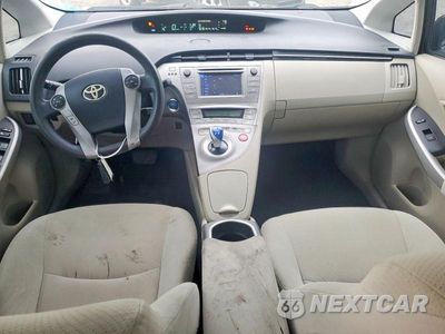Zdjęcie 8 z 13 samochodu: 2014 TOYOTA PRIUS TWO VIN:JTDKN3DU0E0363303 - miniatura
