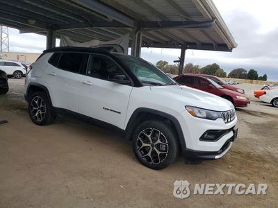 Czwarte zdjęcie samochodu z boku: 2025 JEEP COMPASS LIMITED VIN:3C4NJDCN5ST546039 - miniatura