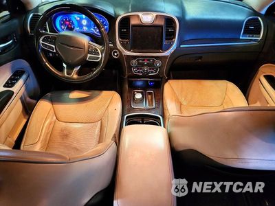 Zdjęcie 8 z 12 samochodu: 2018 CHRYSLER 300 LIMITED VIN:2C3CCAKG9JH240993 - miniatura