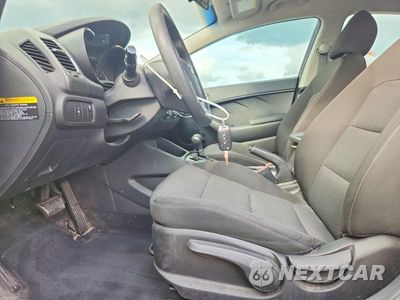 Zdjęcie 7 z 12 samochodu: 2017 KIA FORTE LX VIN:3KPFK4A78HE044158 - miniatura