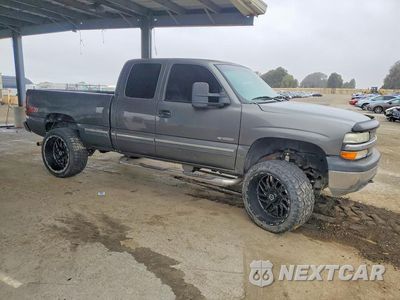 Czwarte zdjęcie samochodu z boku: 2000 CHEVROLET SILVERADO K1500 VIN:1GCEK19T2YE150662 - miniatura