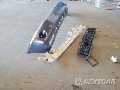 Zdjęcie 13 z 14 samochodu: 2005 TOYOTA HIGHLANDER BASE VIN:JTEGP21AX50074994 - miniatura